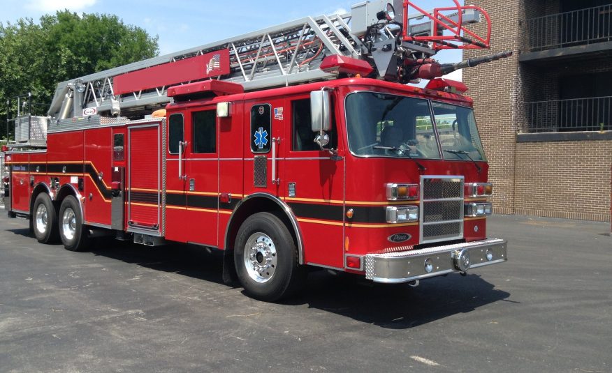 2004 Pierce Ladder Truck #71668