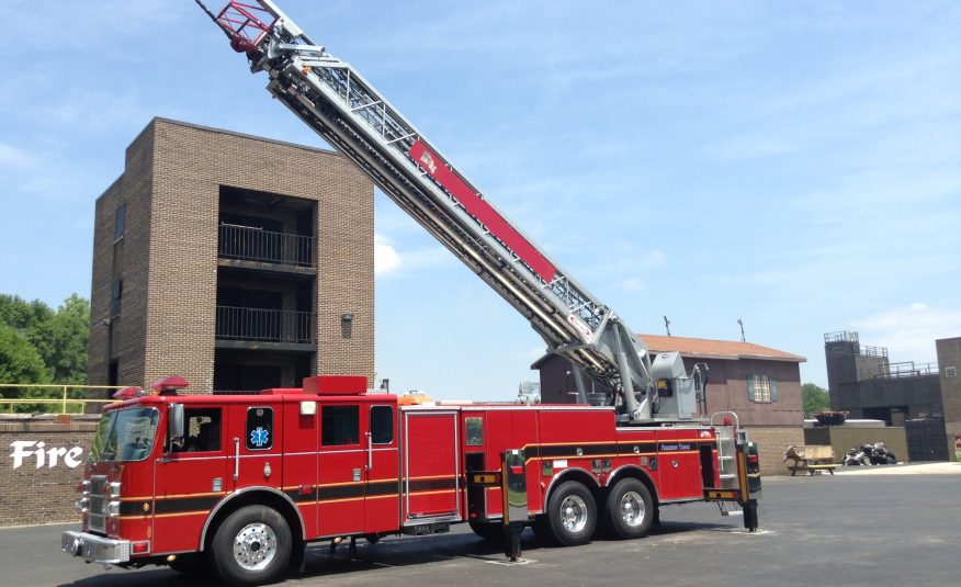 2004 Pierce Ladder Truck #71668