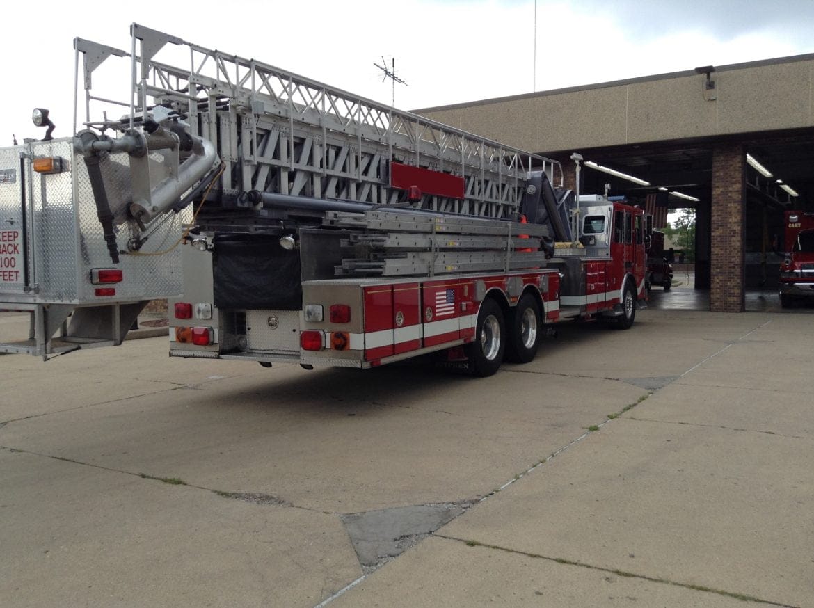 2000 Sutphen 100’Platform #716106