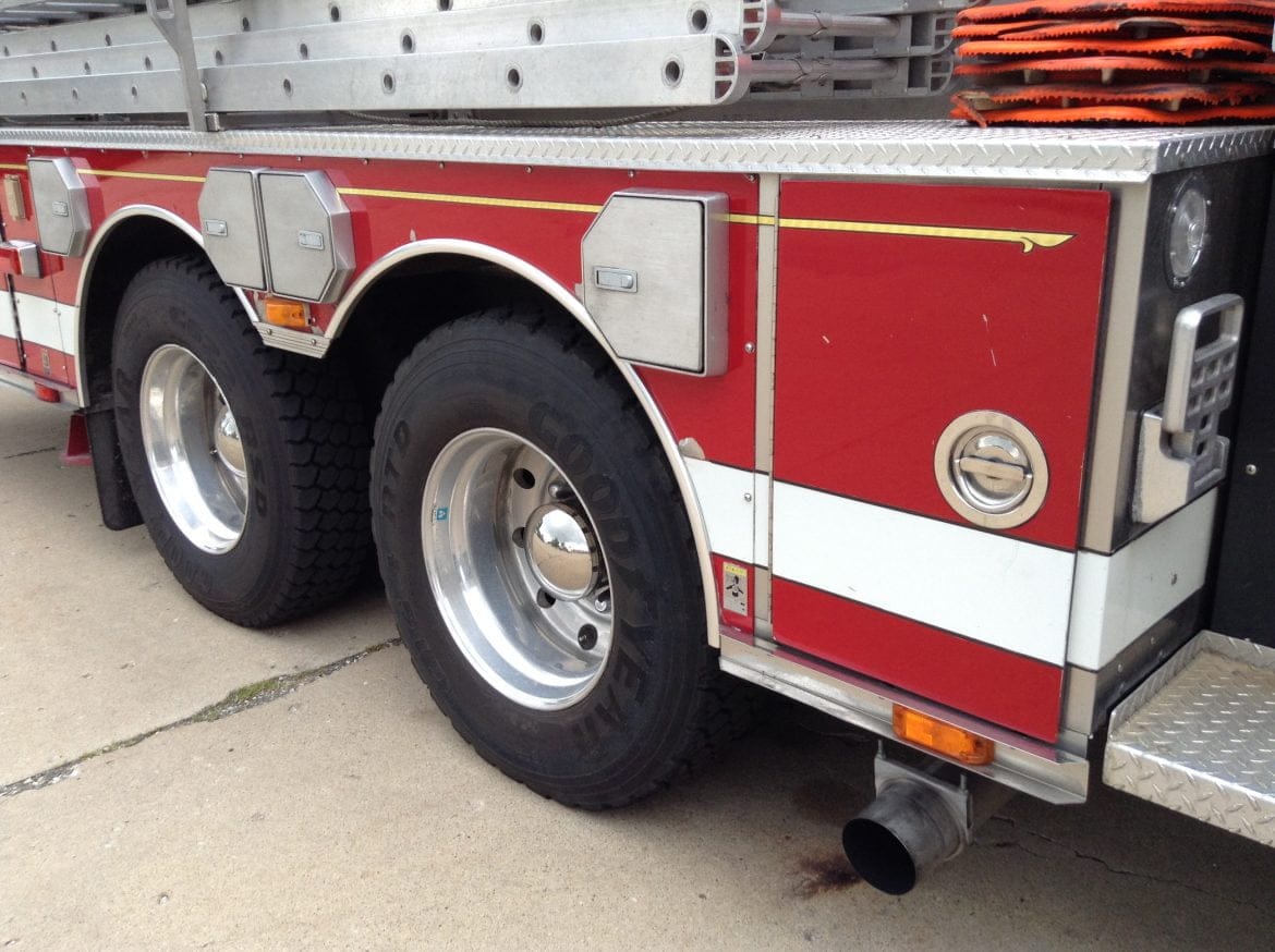 2000 Sutphen 100’Platform #716106