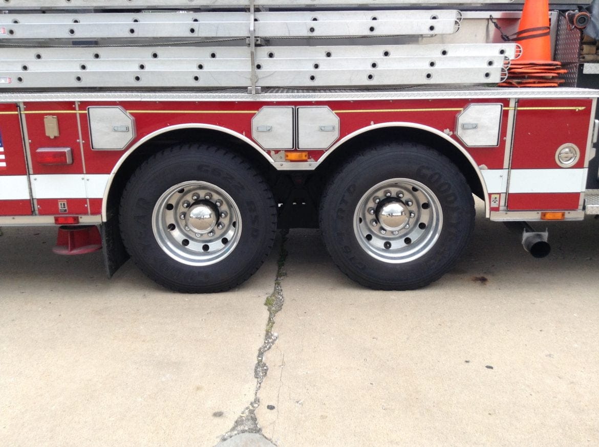 2000 Sutphen 100’Platform #716106