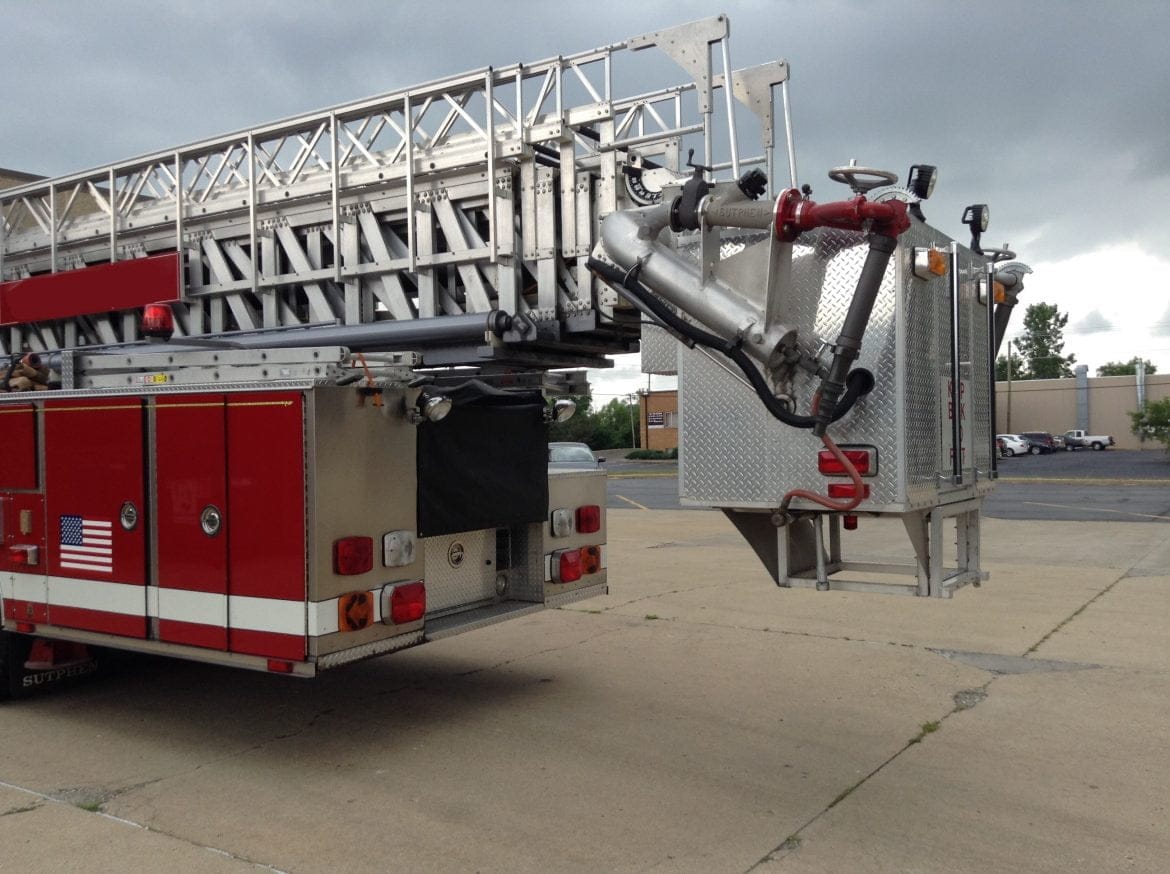 2000 Sutphen 100’Platform #716106