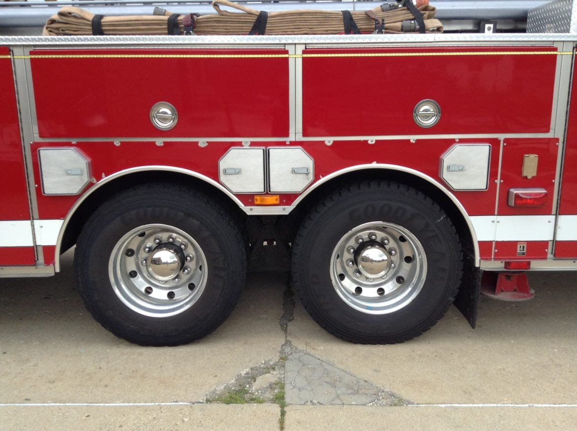 2000 Sutphen 100’Platform #716106