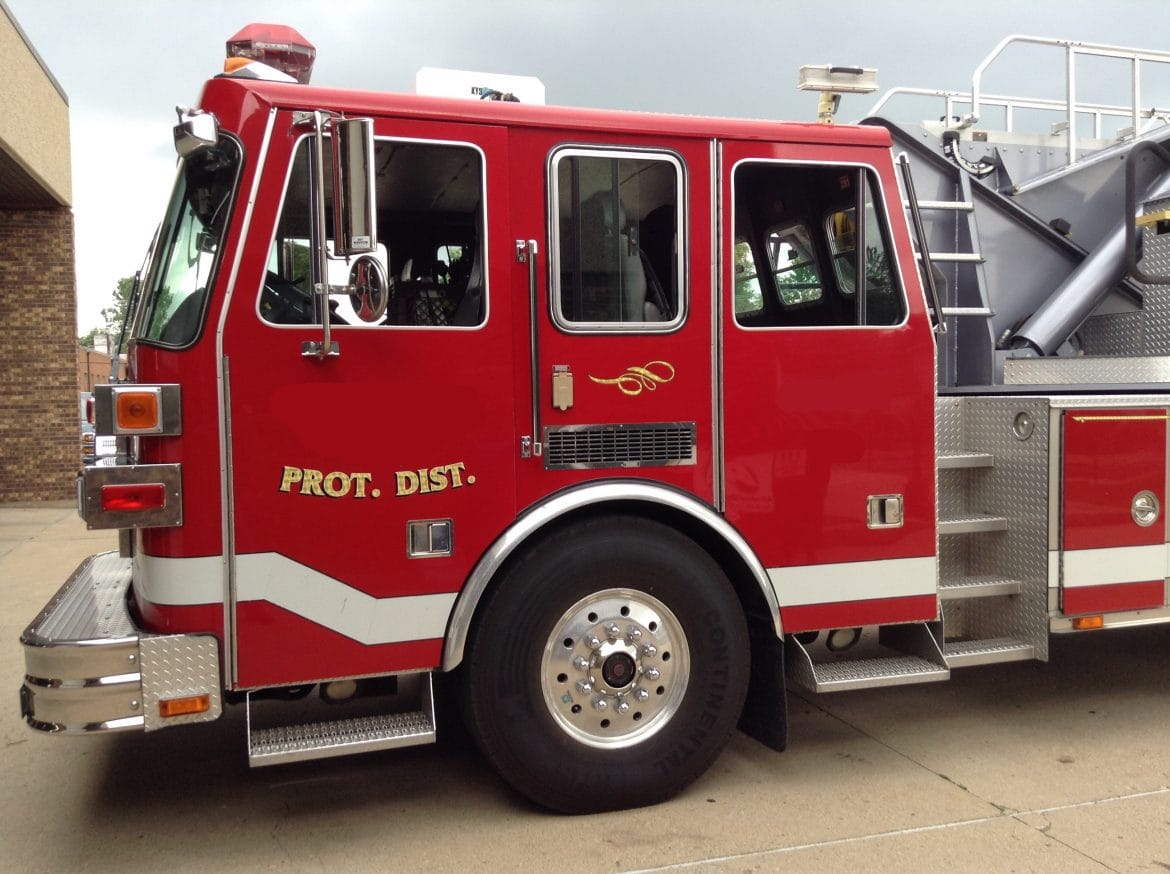 2000 Sutphen 100’Platform #716106