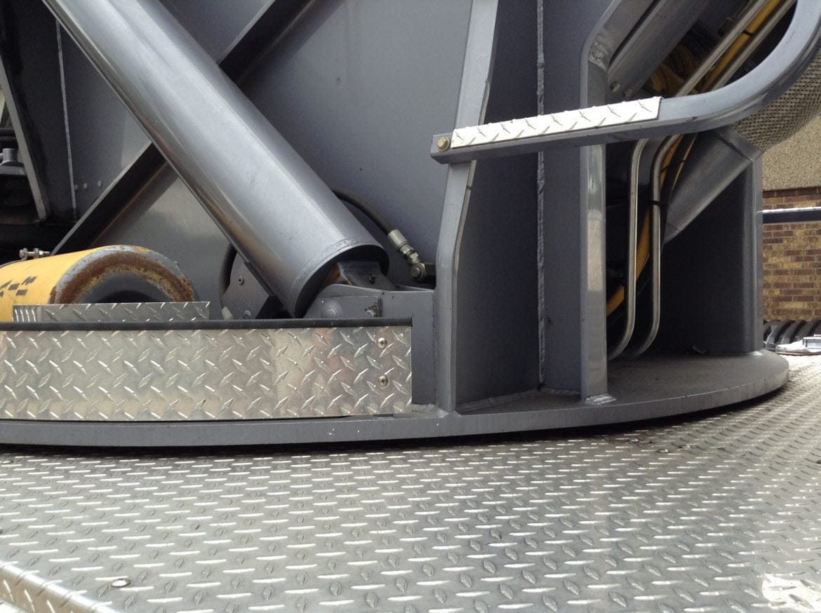 2000 Sutphen 100’Platform #716106