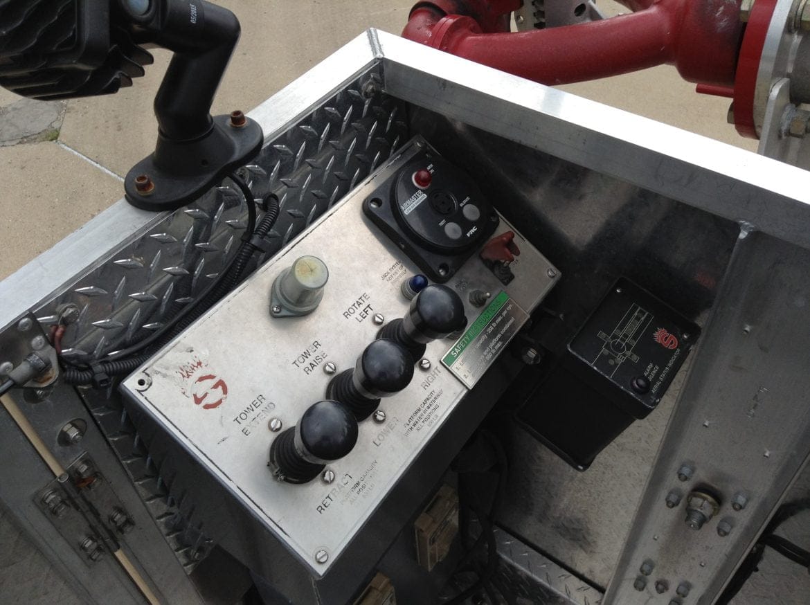 2000 Sutphen 100’Platform #716106