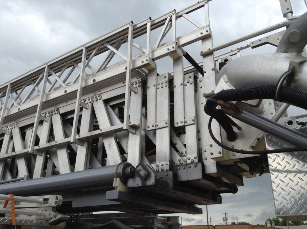 2000 Sutphen 100’Platform #716106