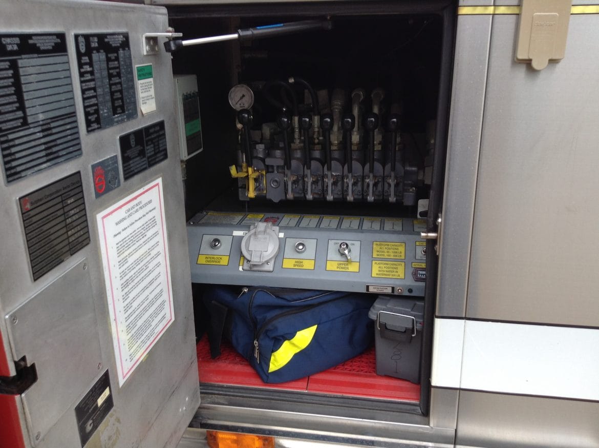 2000 Sutphen 100’Platform #716106