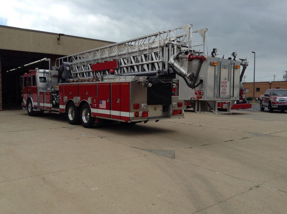 2000 Sutphen 100’Platform #716106