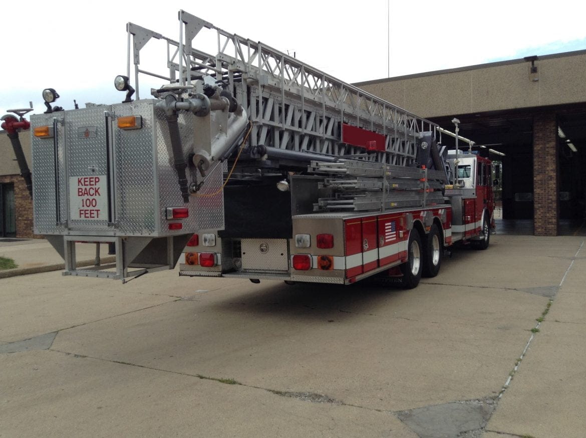 2000 Sutphen 100’Platform #716106