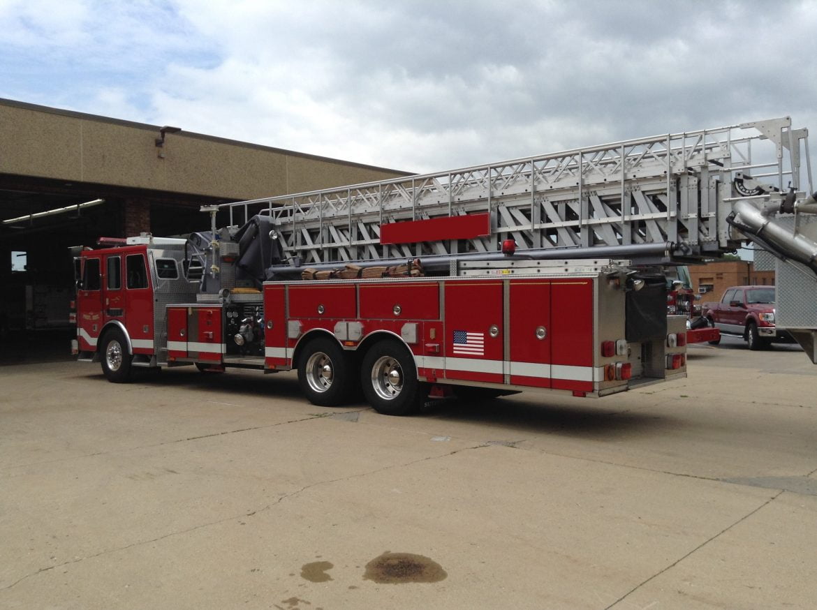 2000 Sutphen 100’Platform #716106