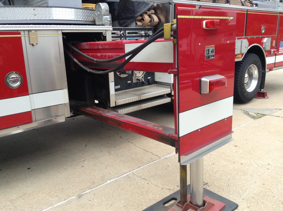 2000 Sutphen 100’Platform #716106