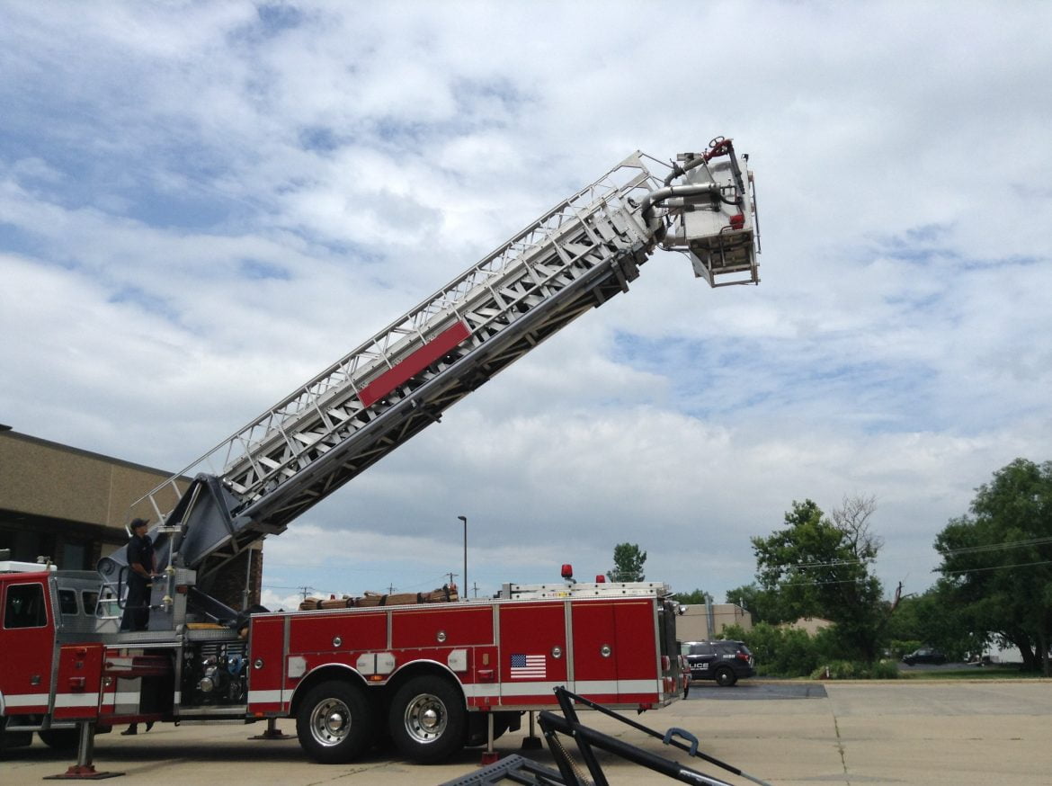 2000 Sutphen 100’Platform #716106