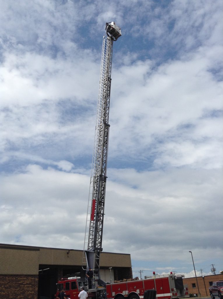 2000 Sutphen 100’Platform #716106