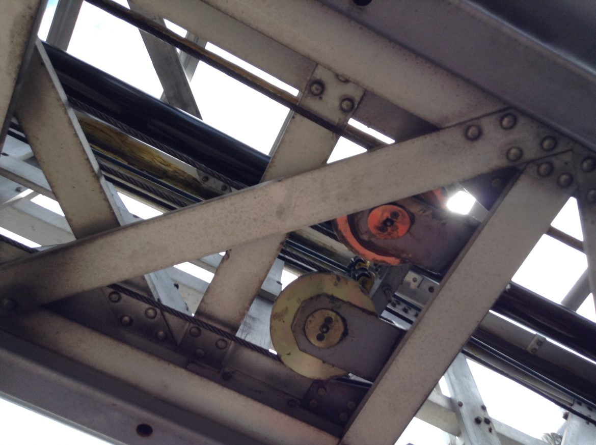 2000 Sutphen 100’Platform #716106