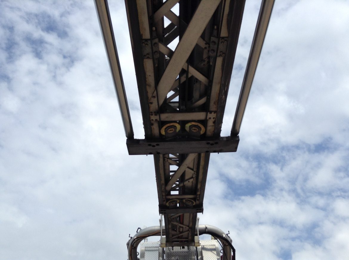 2000 Sutphen 100’Platform #716106