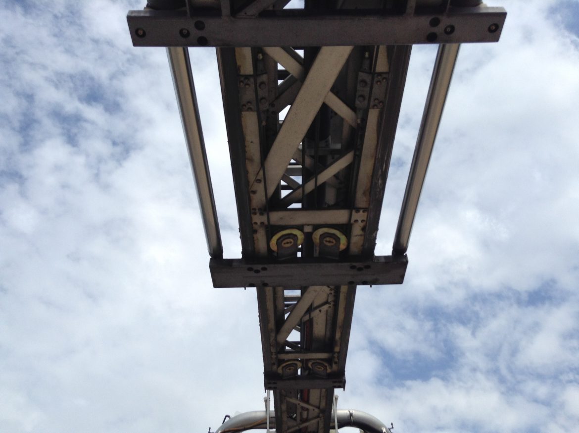 2000 Sutphen 100’Platform #716106