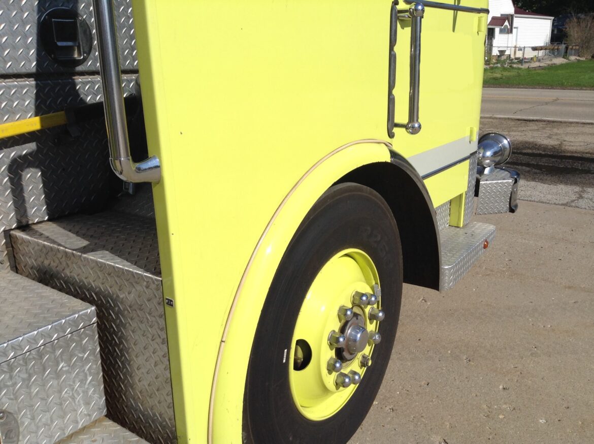 1975 American LaFrance 100′ Ladder Truck #716243