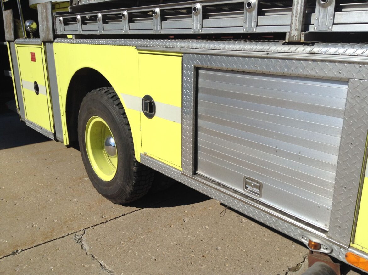 1975 American LaFrance 100′ Ladder Truck #716243