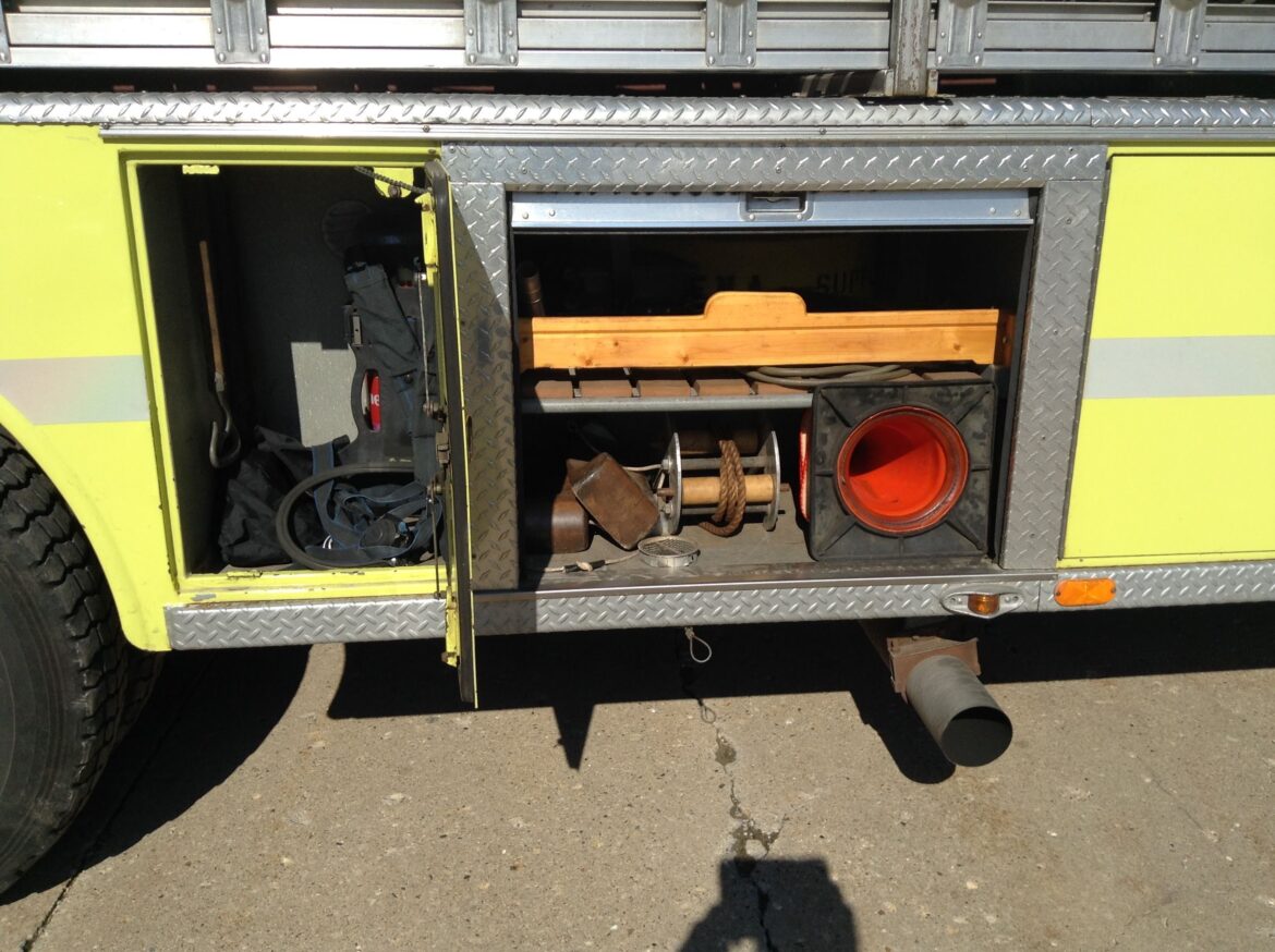 1975 American LaFrance 100′ Ladder Truck #716243