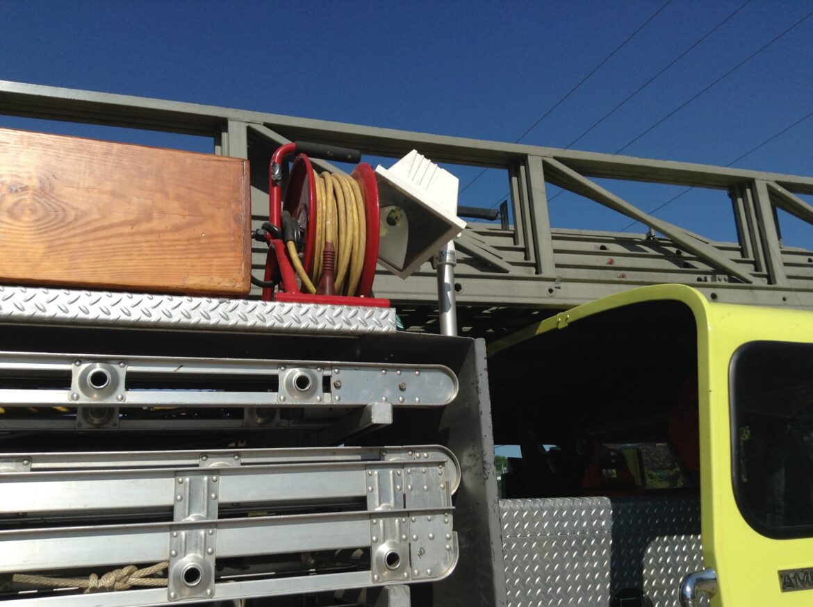 1975 American LaFrance 100′ Ladder Truck #716243