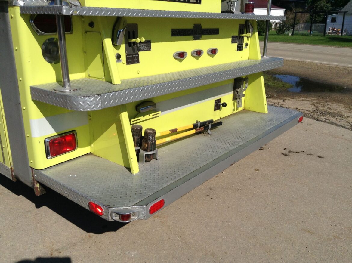 1975 American LaFrance 100′ Ladder Truck #716243