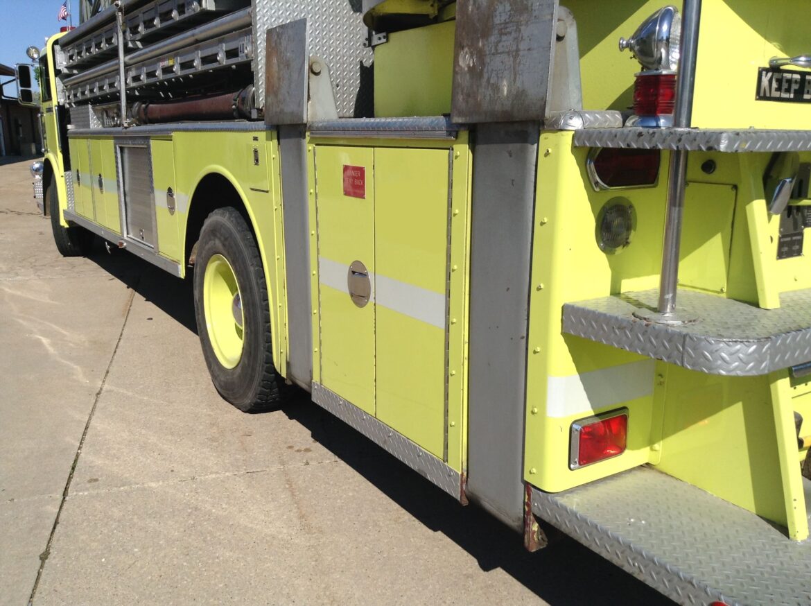 1975 American LaFrance 100′ Ladder Truck #716243