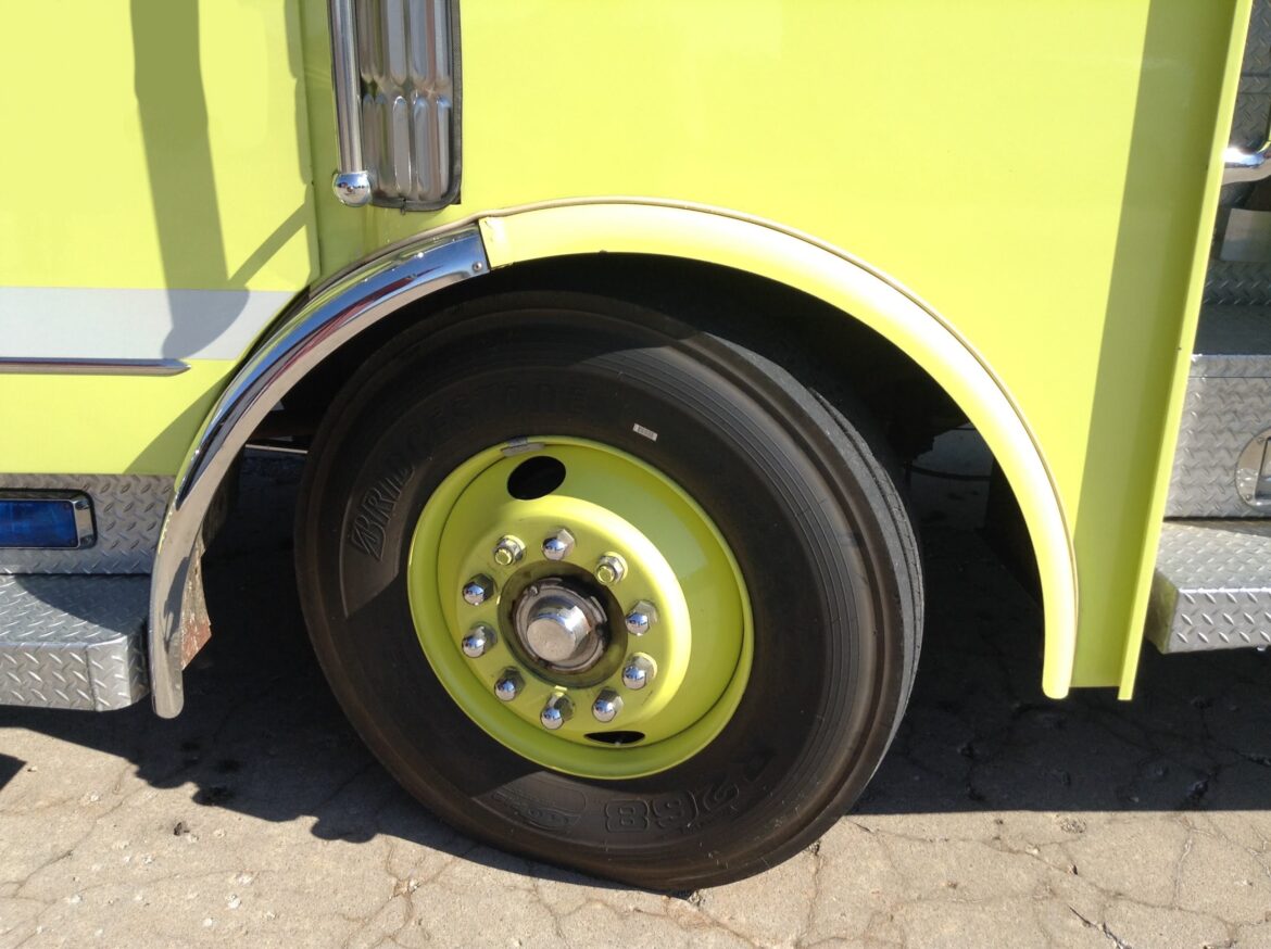 1975 American LaFrance 100′ Ladder Truck #716243
