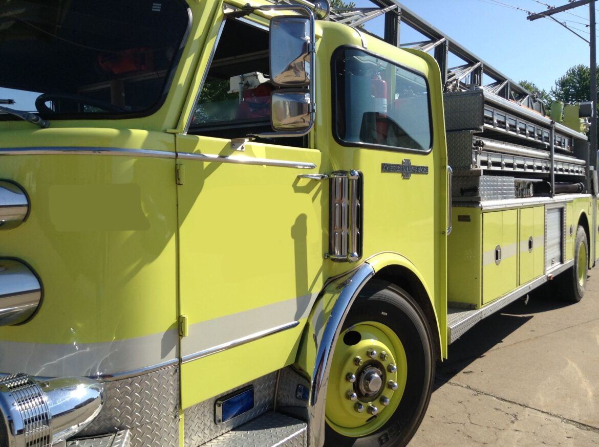 1975 American LaFrance 100′ Ladder Truck #716243