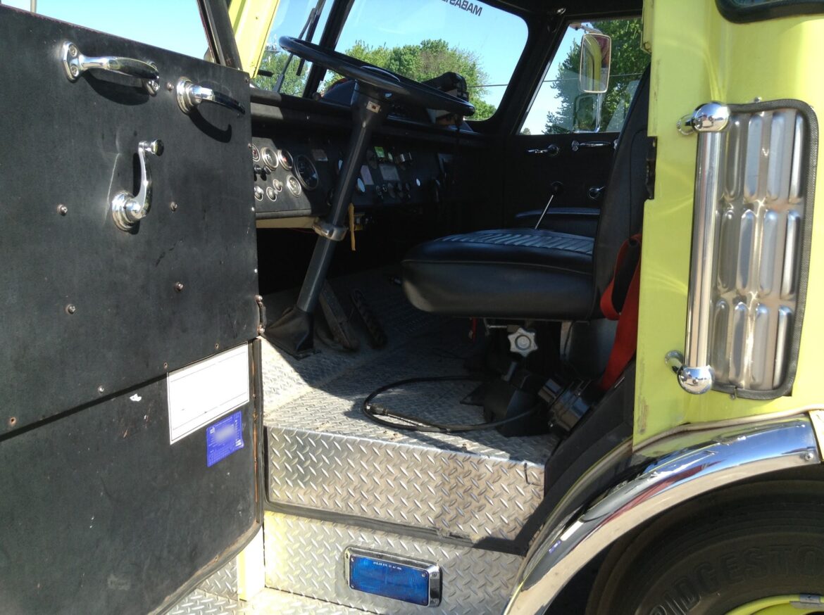 1975 American LaFrance 100′ Ladder Truck #716243