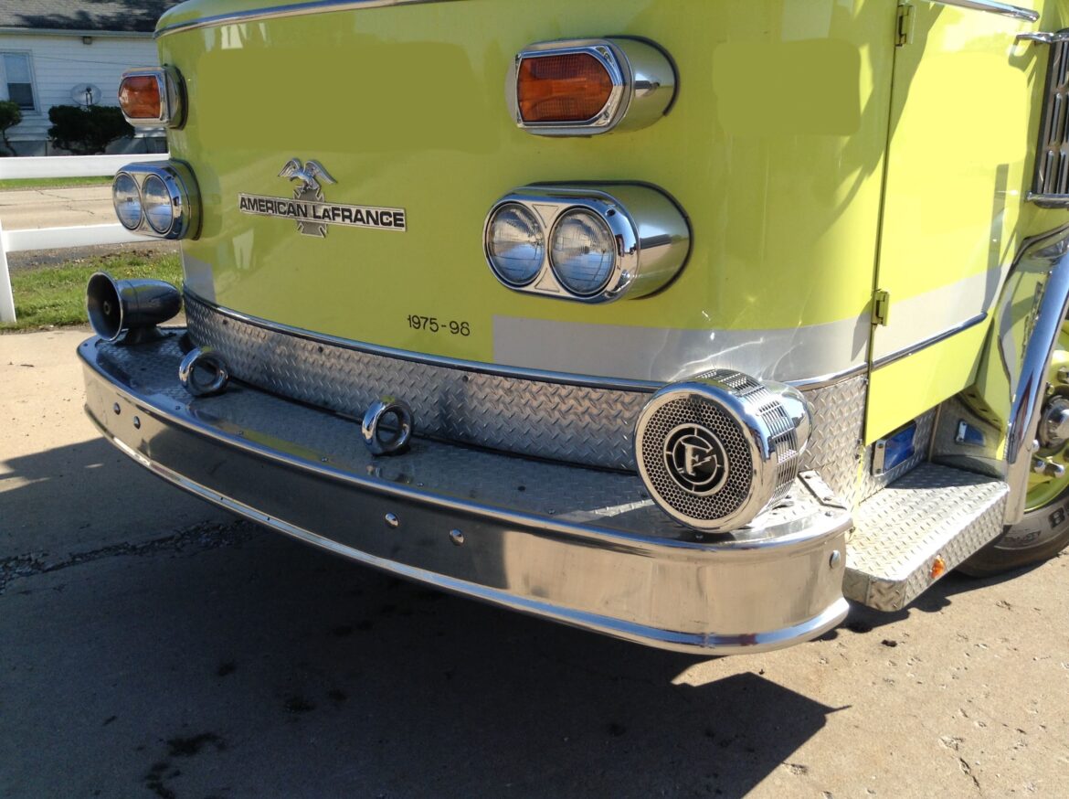 1975 American LaFrance 100′ Ladder Truck #716243