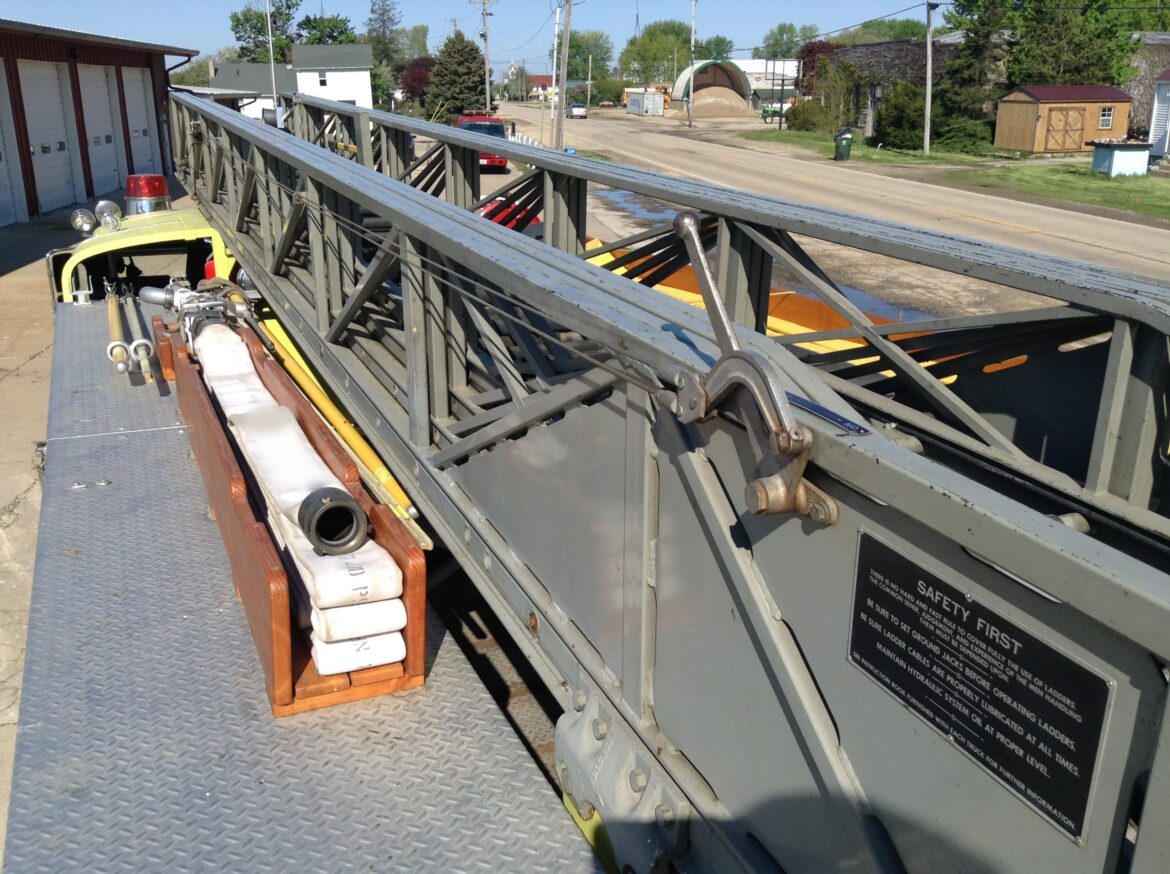 1975 American LaFrance 100′ Ladder Truck #716243