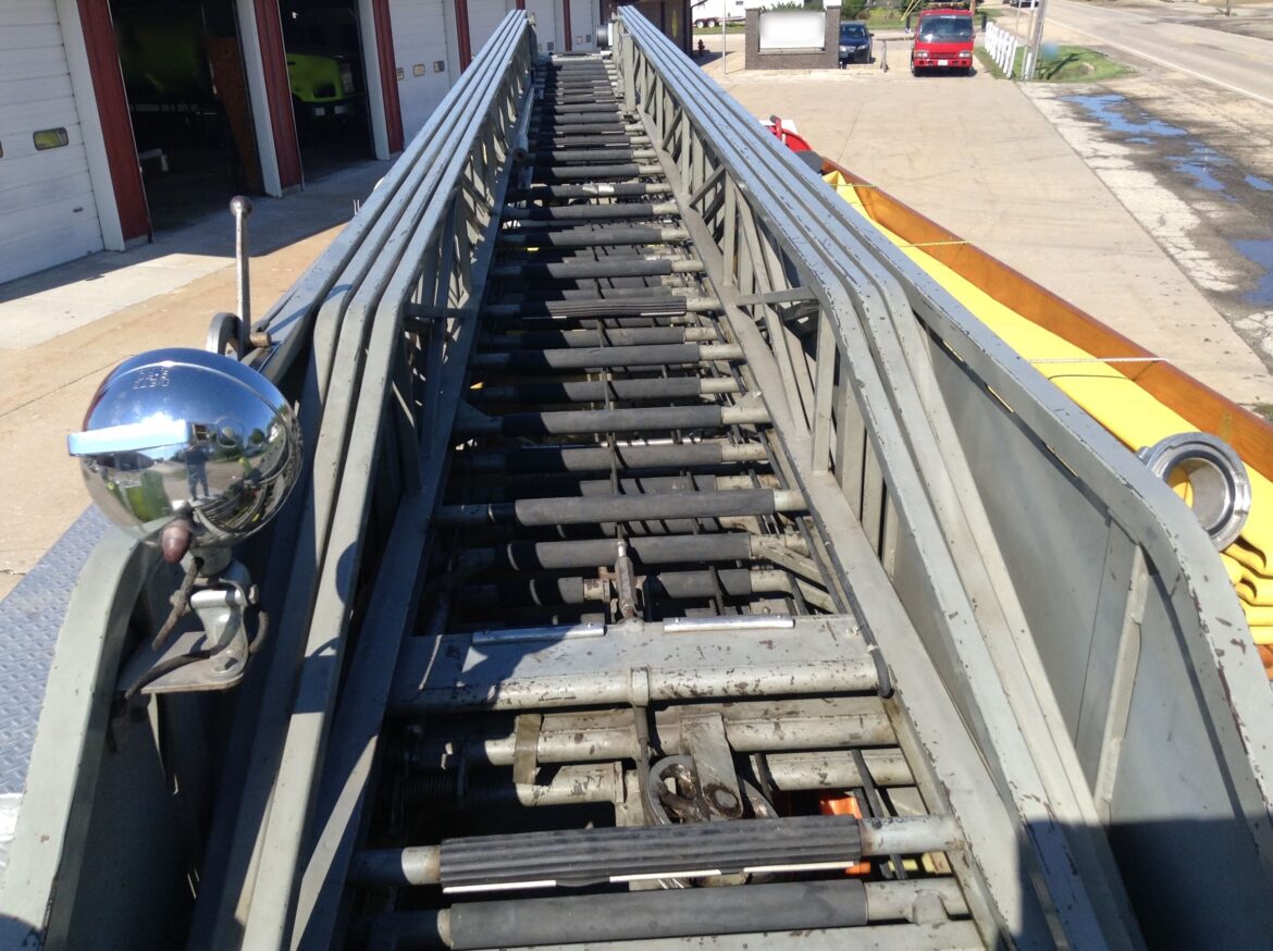 1975 American LaFrance 100′ Ladder Truck #716243