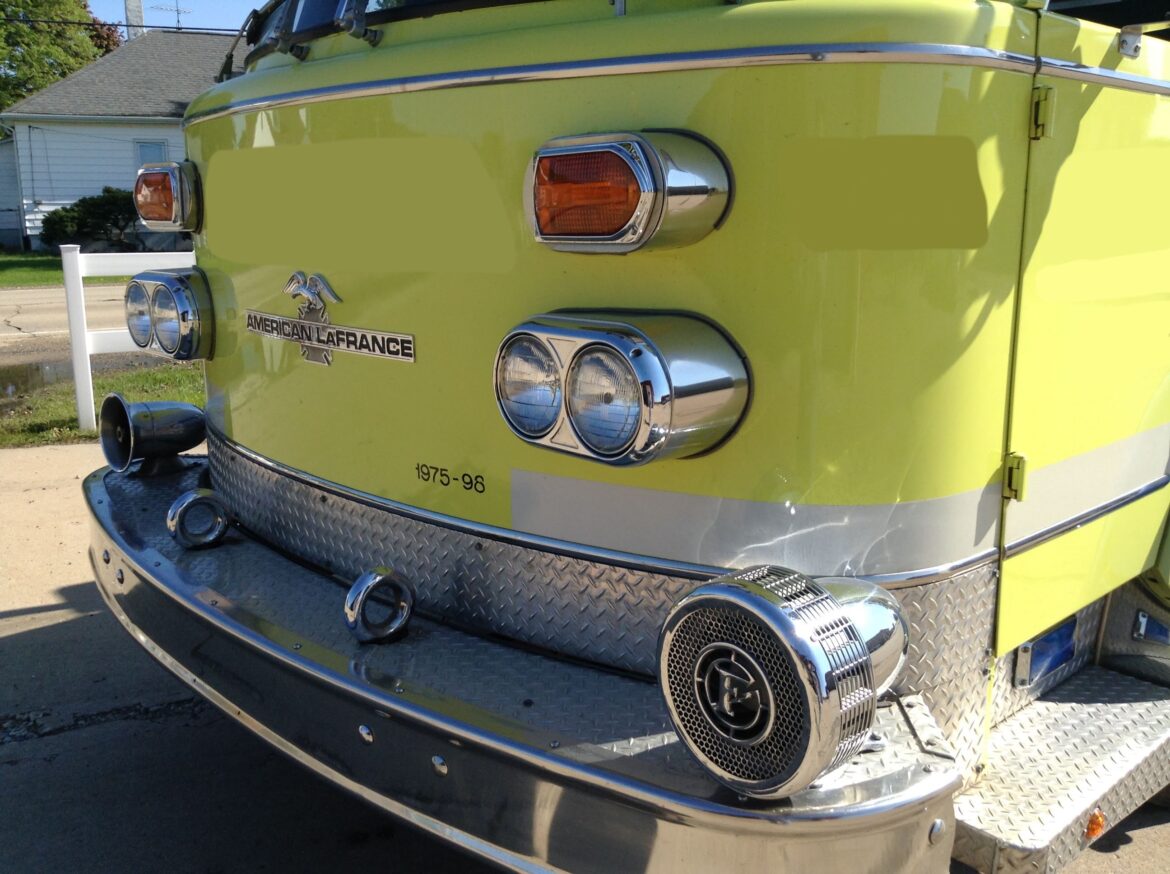 1975 American LaFrance 100′ Ladder Truck #716243