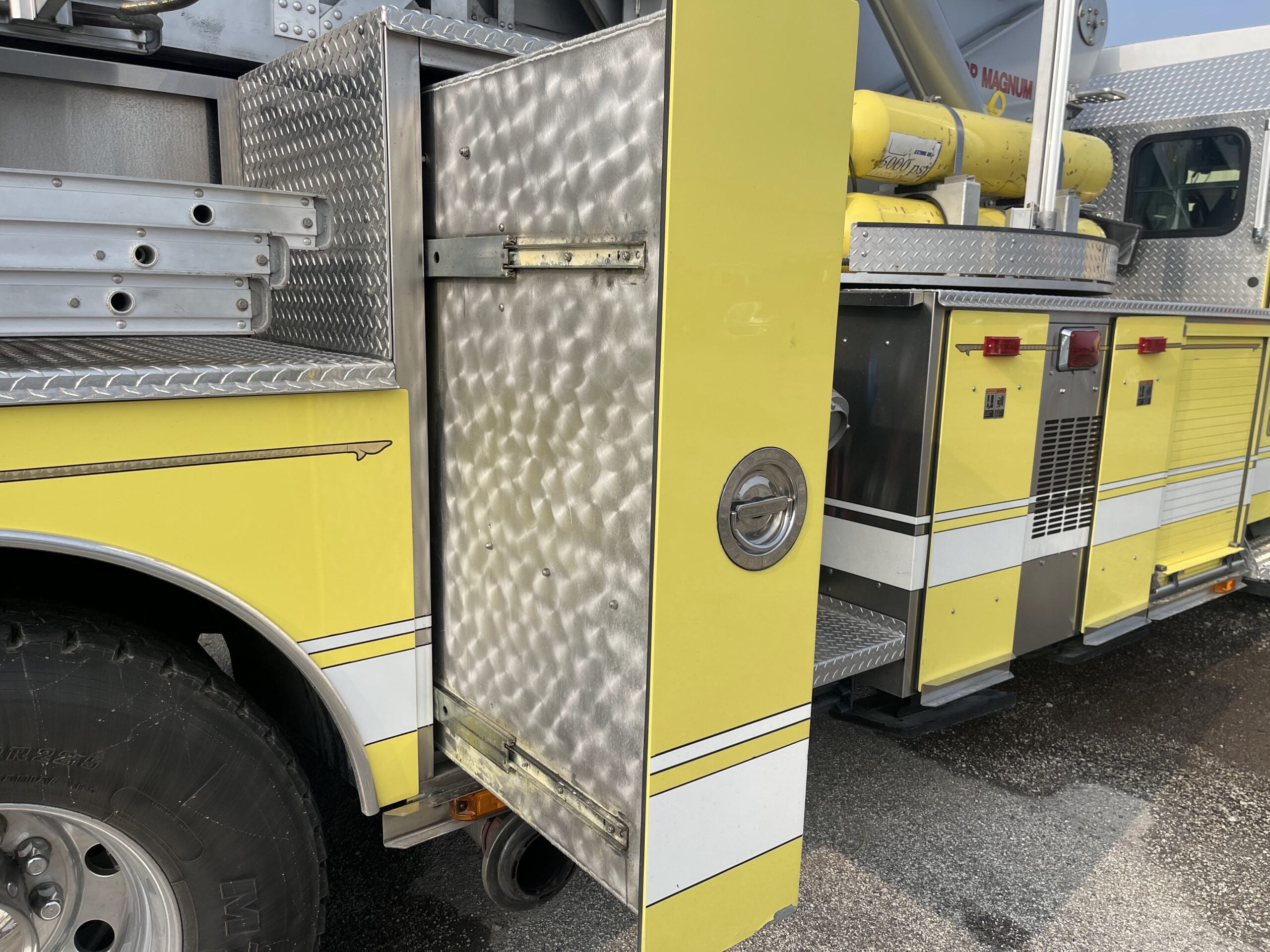 2004 Sutphen 110′ Platform #716296