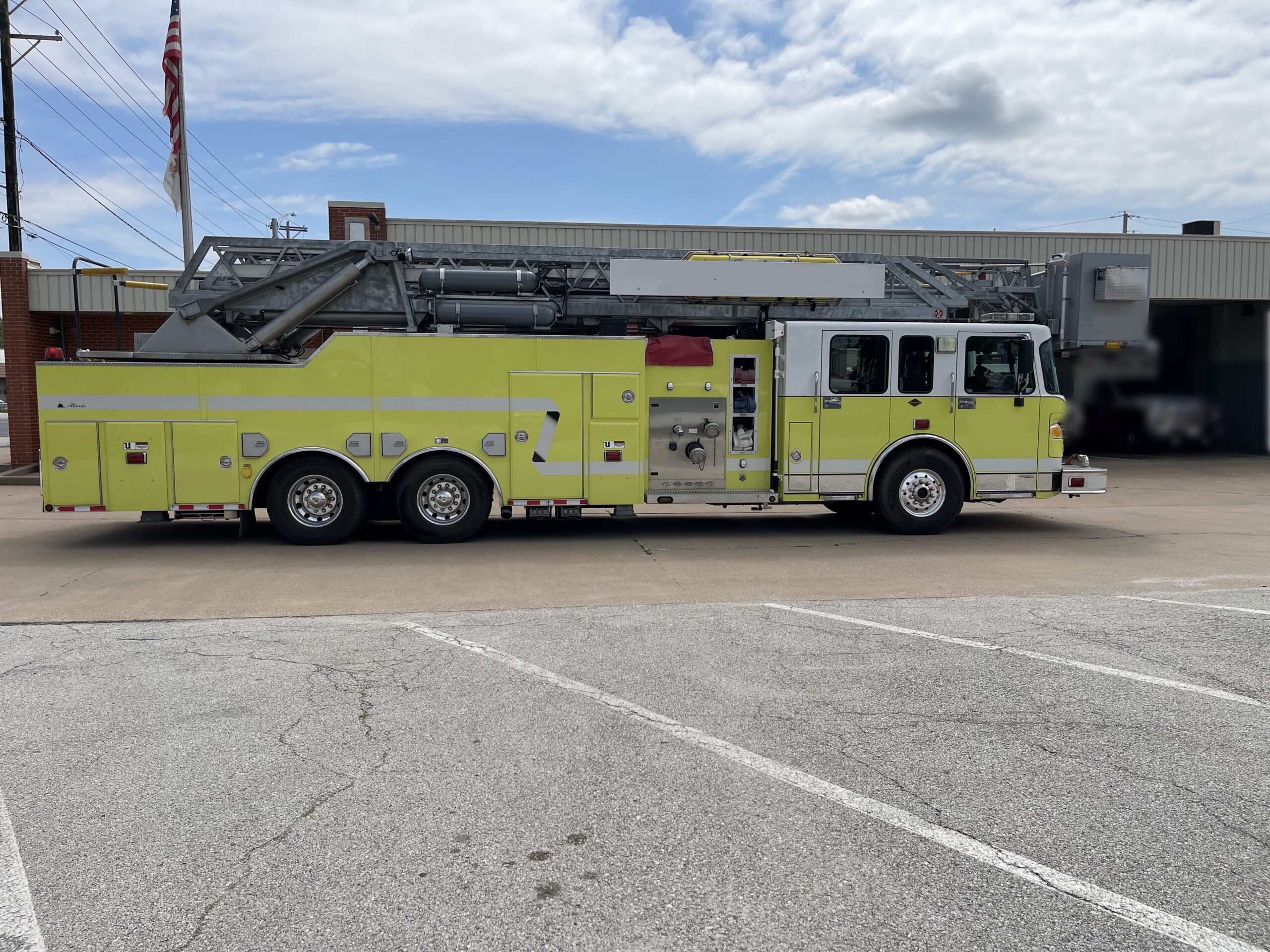 2007 Spartan Alexis 104′ RK Platform #716325