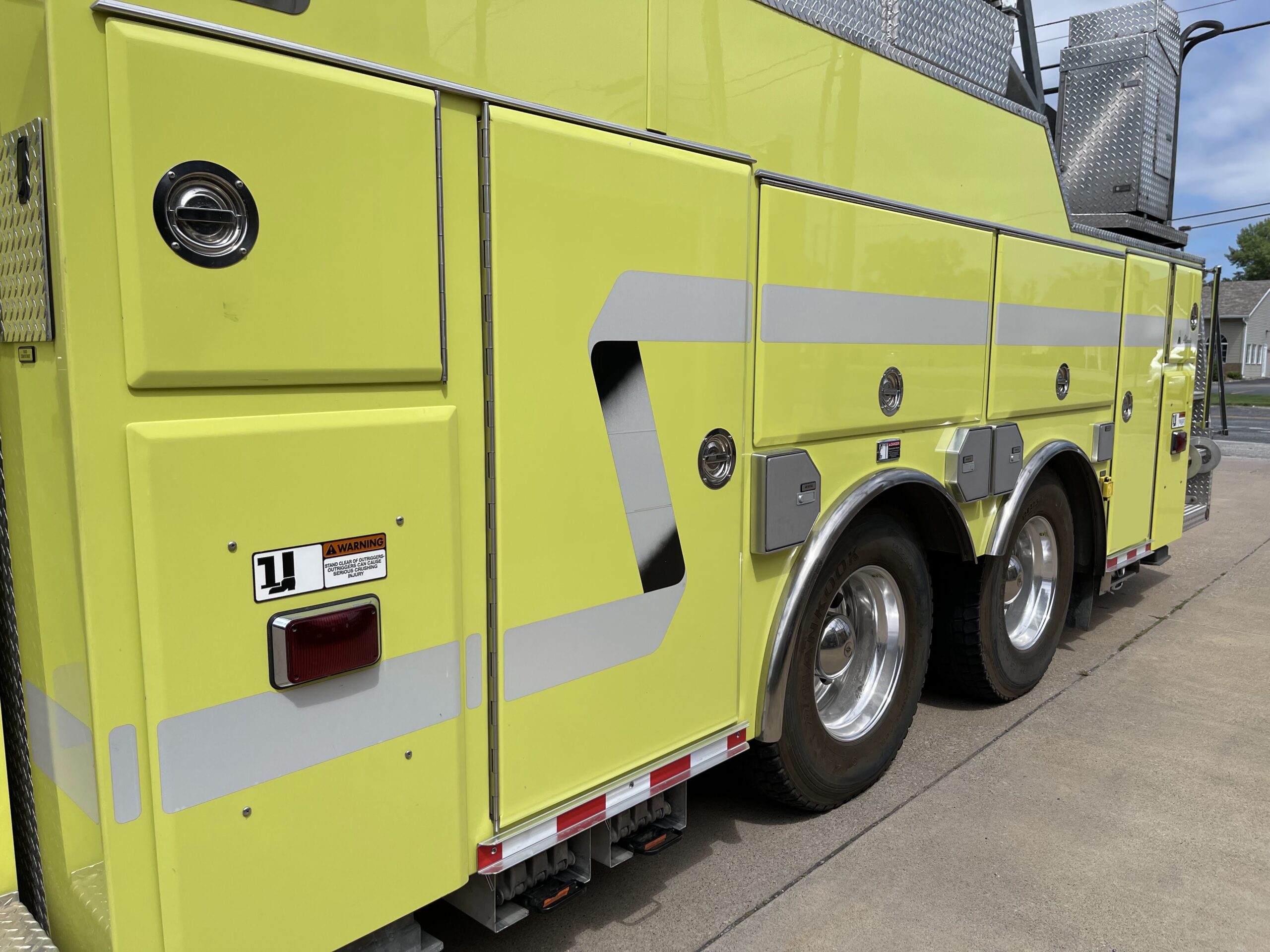 2007 Spartan Alexis 104′ RK Platform #716325