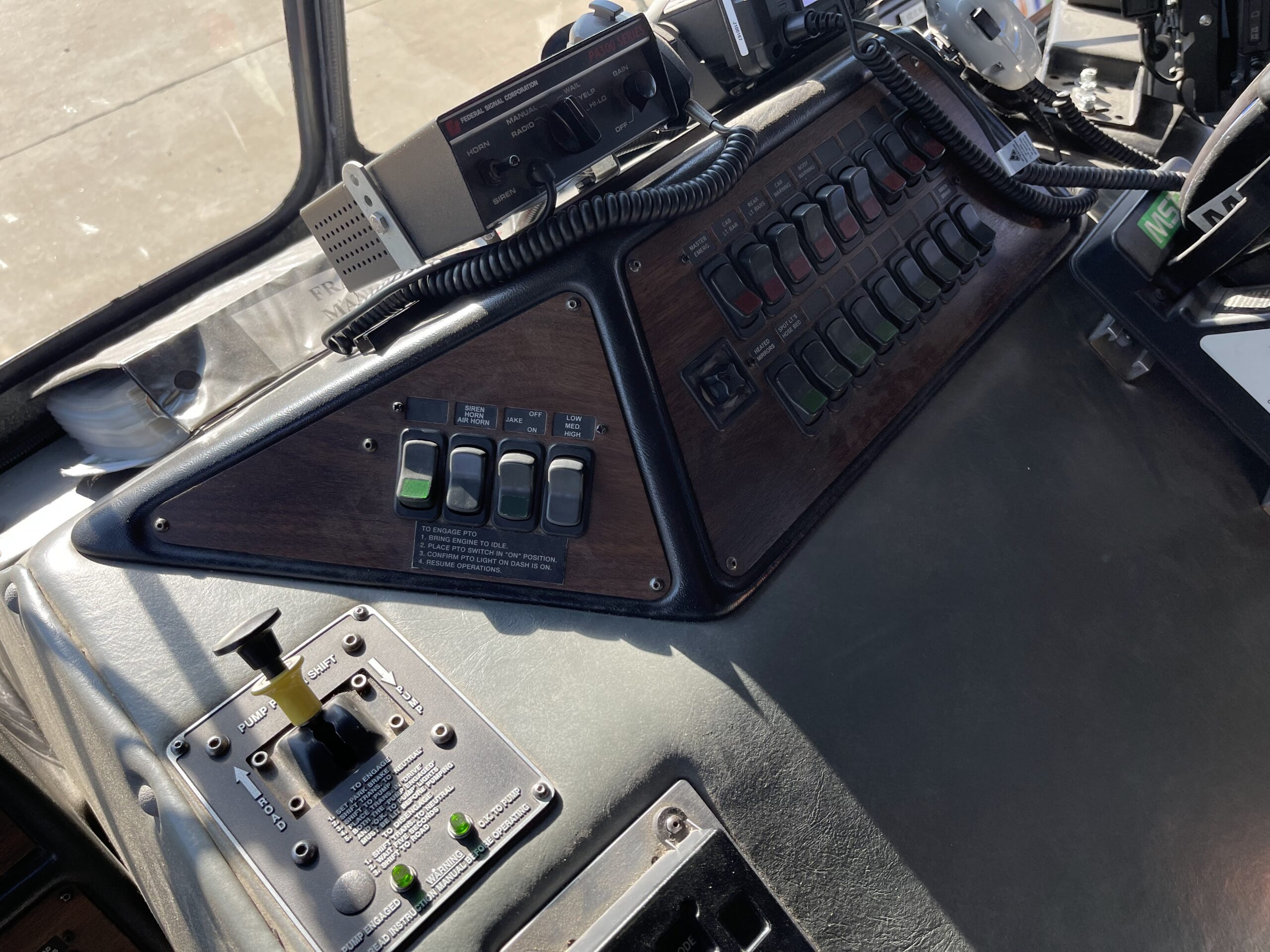 2004 Sutphen National Foam Pumper #716329